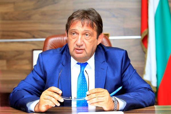 Министър Шишков: Ще пуснем АМ "Европа", но без последния слой асфалт