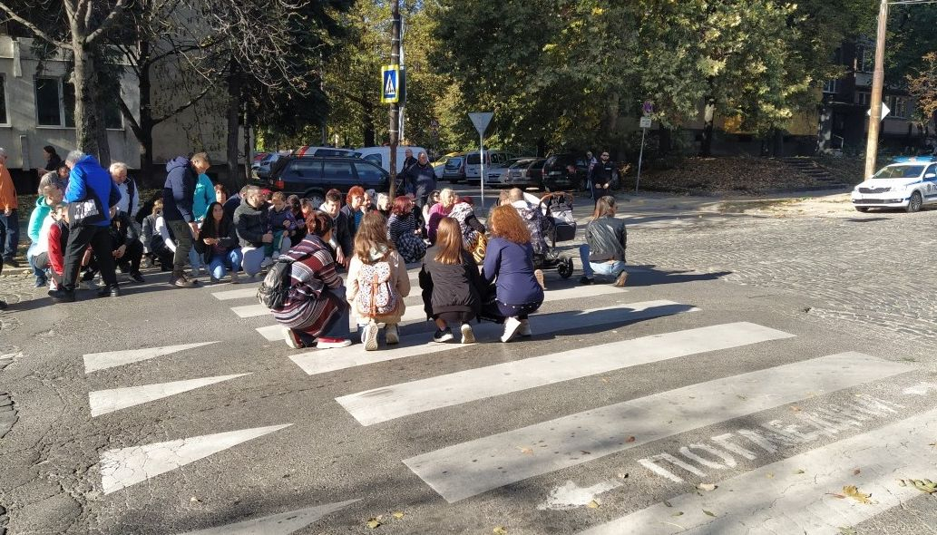Блокираха смъртоносното кръстовище, където беше пометена 19-г. Вики