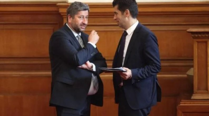 Политолог: Вече се оформи коалицията "Мадуро", всички знаят, че машините...