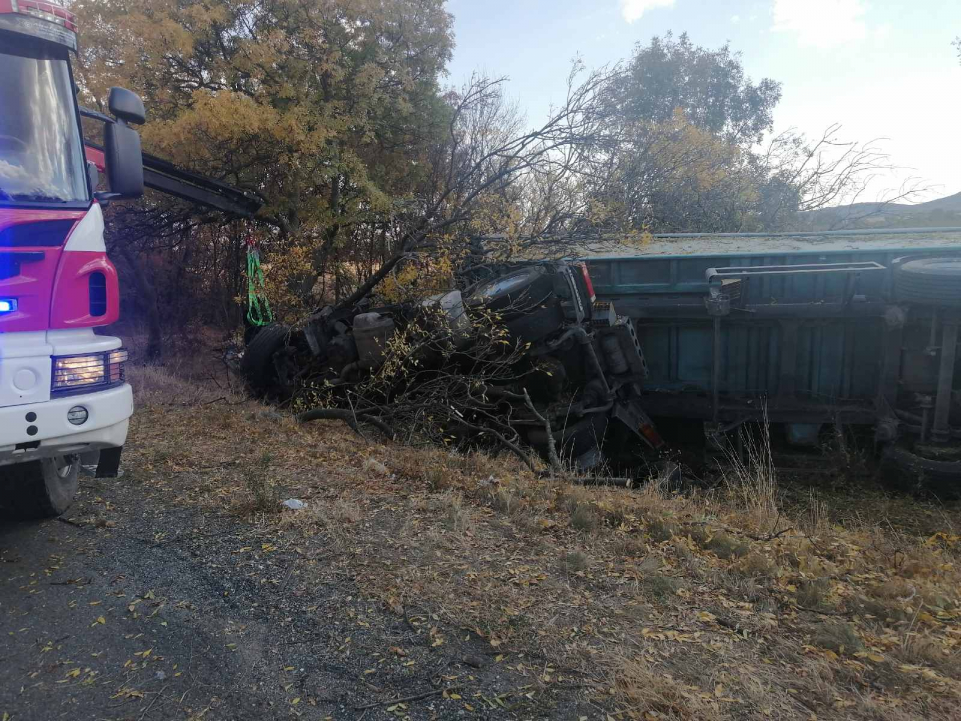 Брутално меле с камион до Айтос, има загинал СНИМКИ