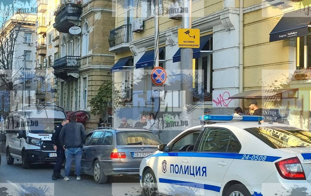 Първо в БЛИЦ! Екшън ситуация с полицейски бус, патрулка и БМВ в центъра на София СНИМКА