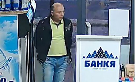 Търси се! Плешиво чиче влезе в магазин за 2 секунди и отмъкна... ВИДЕО
