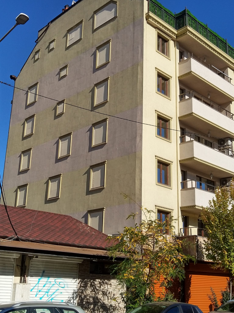 Потресаваща „инженерна мисъл“ в блок ново строителство втрещи столичани СНИМКА