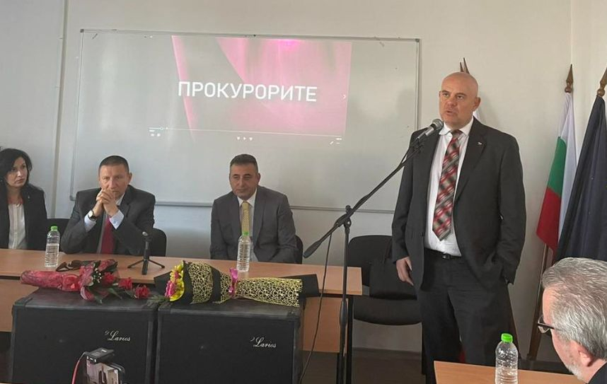 Гешев към пловдивски ученици: Учете в България, мислете и търсете информация