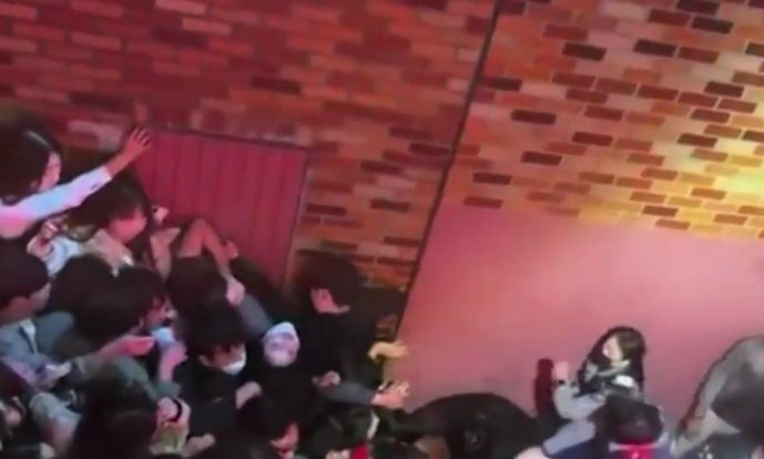 Оцелял по чудо от ужаса в Сеул разказва за трагедията ВИДЕО