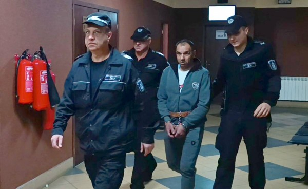 Васко уби приятеля си в Първомай, а сега иска ковчег и... ВИДЕО