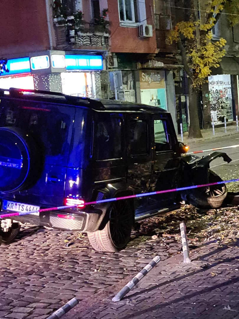 Първо в БЛИЦ! Бесен екшън с джип Мерцедес G класа на пъпа на София СНИМКИ