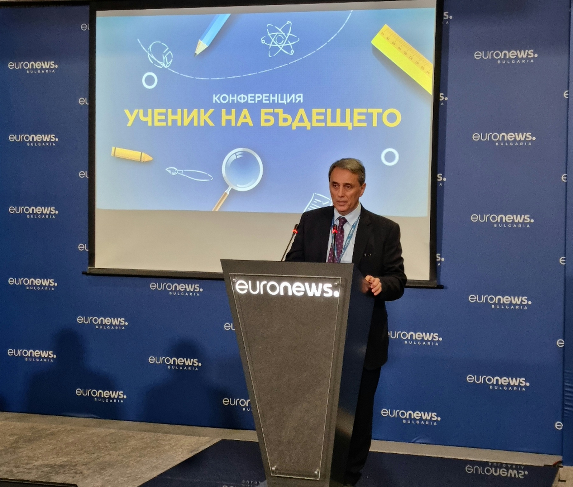 Ректорът Пламен Моллов: Трябва да учим студентите на критично мислене 
