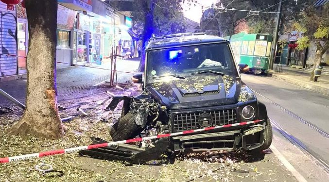 Разбра се кой е известният собственик на джипа Мерцедес G класа, който се разби в София СНИМКИ 