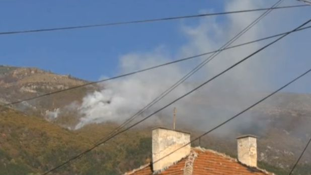 Опасната ситуация край Карлово продължава, викнаха още хора на помощ 