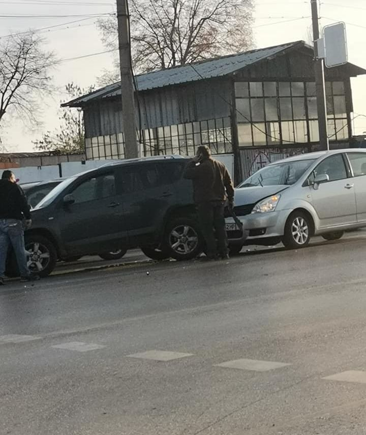Верижна катастрофа в София, тапата е огромна и стига чак до... СНИМКИ