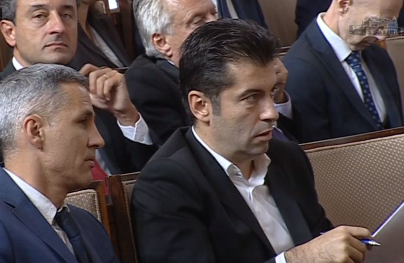 Парламентът започна горещо, Георг Георгиев изкара от релси Петков НА ЖИВО 