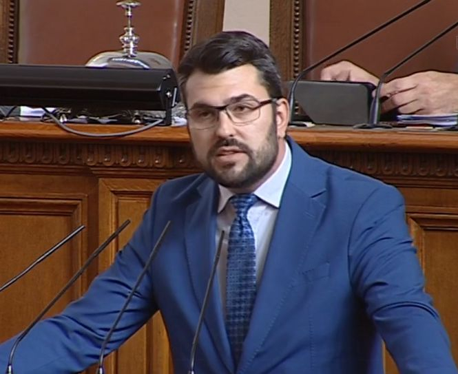 Парламентът започна горещо, Георг Георгиев изкара от релси Петков НА ЖИВО 