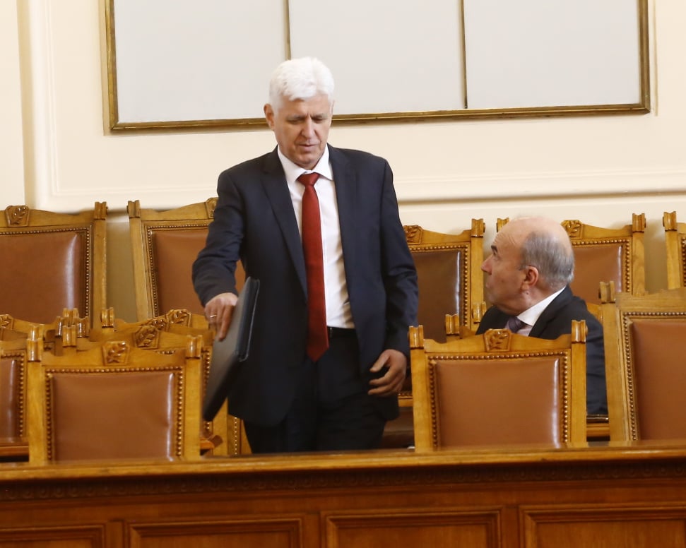 Военният министър: Абсурдно е от България да пращаме хора на бойното поле в Украйна