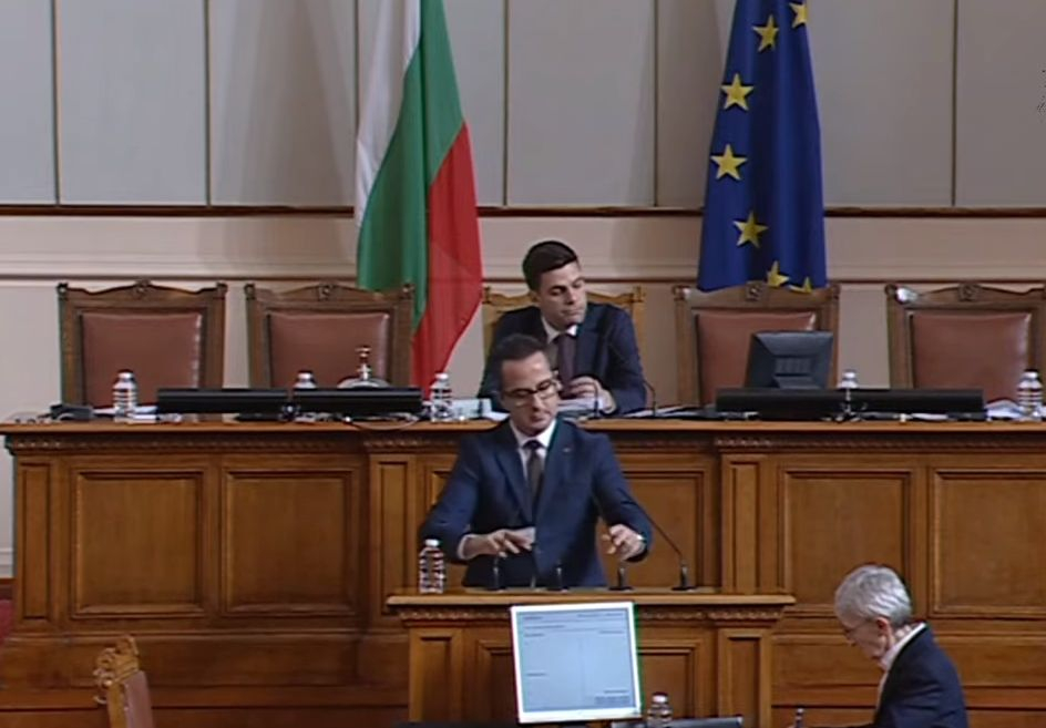 Страшен скандал в НС заради секретния доклад на БНБ за еврото, Никола Минчев се видя в чудо