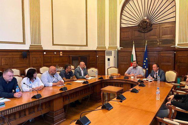 Министър Явор Гечев: Време е за коренна промяна в поземлените отношения