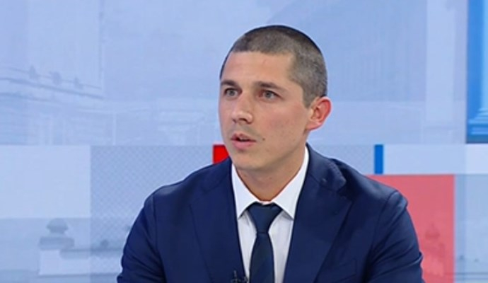 Годеникът на Лена проговори за разцеплението в ПП и оплака машините на Мадуро