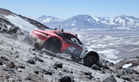 Изумително ВИДЕО: Porsche 911 достигна най-високия вулкан в света