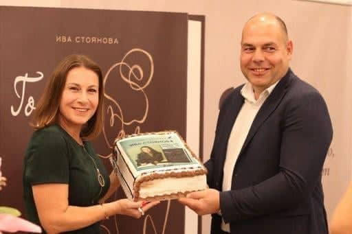 Книга срещна пациентка с доктора,  спасил живота й преди 13 години