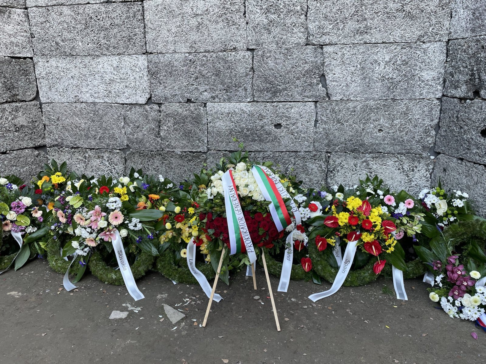 Иван Гешев положи венци от името на Република България и българската прокуратура в лагера Аушвиц ВИДЕО