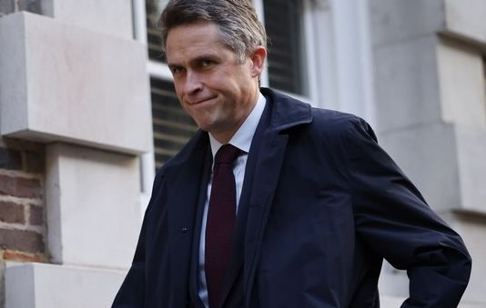 Британски министър, тормозил и псувал колегите си, хвърли оставка 
