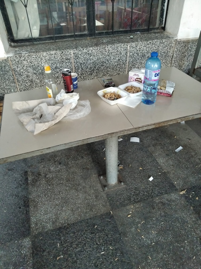 СНИМКА какво прави дете в заведение в Ягодово втрещи някои, а други...