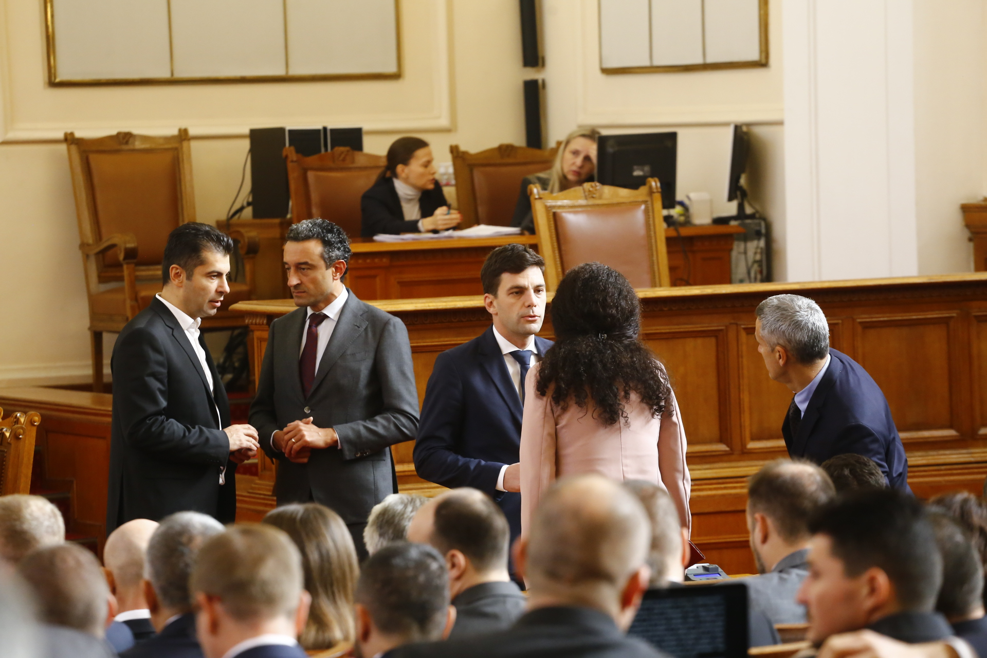 Започва подписка за референдум за запазване на лева