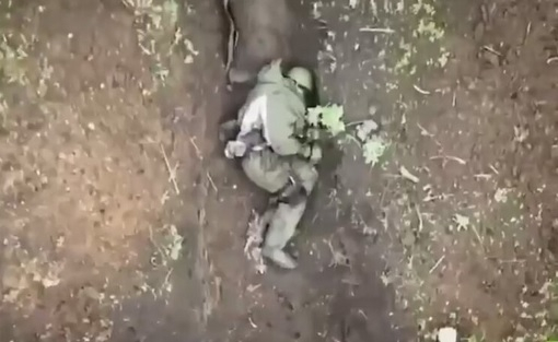 Обявиха кой е руският войник с железните нерви, замерян с гранати от украински дрон