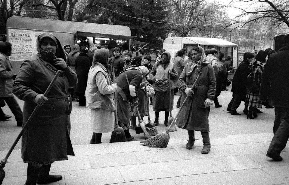 15 уникални СНИМКИ от "зрелия социализъм" и 33 години от началото на "демократичните промени" у нас