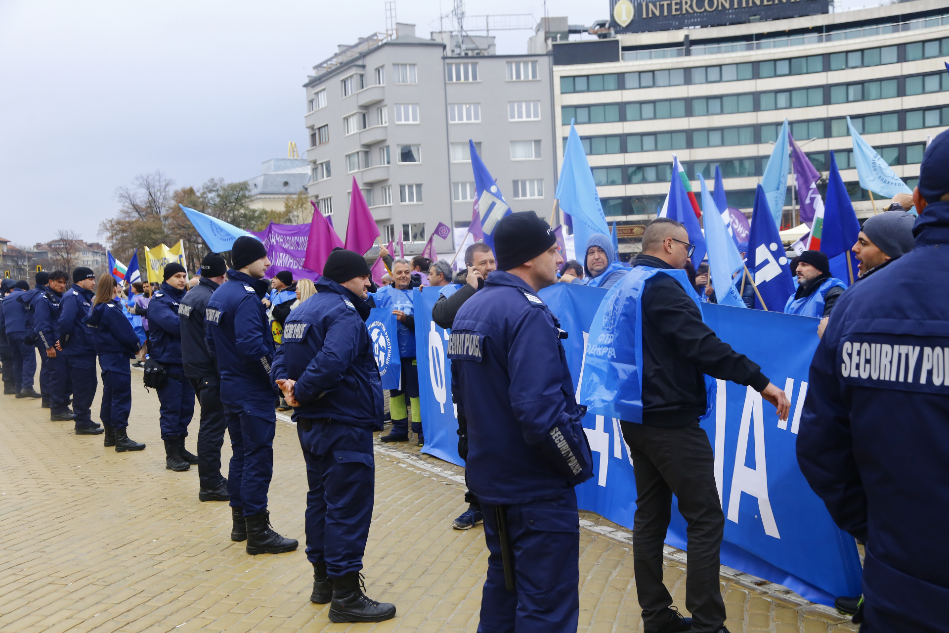 София е парализирана! Протестно шествие върви по тези централни булеварди КАРТА