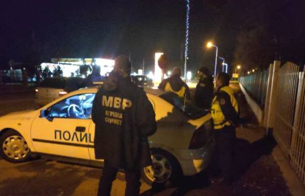 Извънредно! Закопчаха висш служител на "Гранична полиция" с подкуп 