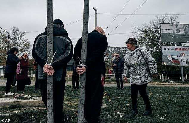 В Херсон вече линчуват хора, сътрудничели с руските власти СНИМКИ  