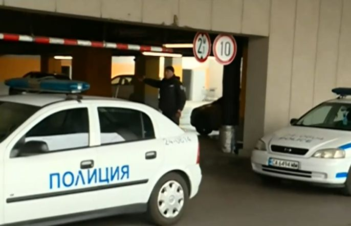 Намериха две изгорели коли в столичен квартал, подозират връзка с обира ВИДЕО