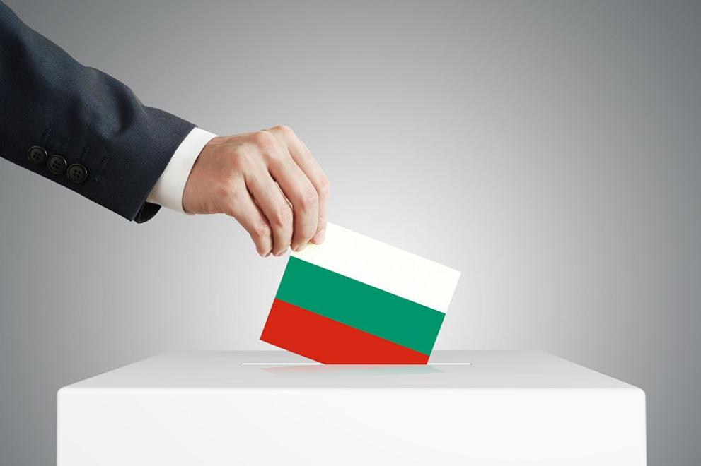 Правната комисия потвърди: Гласуването - с хартиена бюлетина и машина