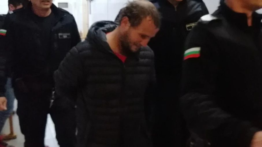Душманинът на Борисов и Ива Митева се разкая след поредната си изцепка, но...