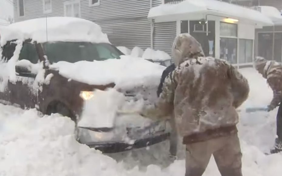 Мощна снежна буря удари САЩ, градове са под блокада