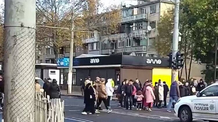 В Украйна започнаха бунтове заради режима на тока, в Одеса протестиращи блокират улици ВИДЕО