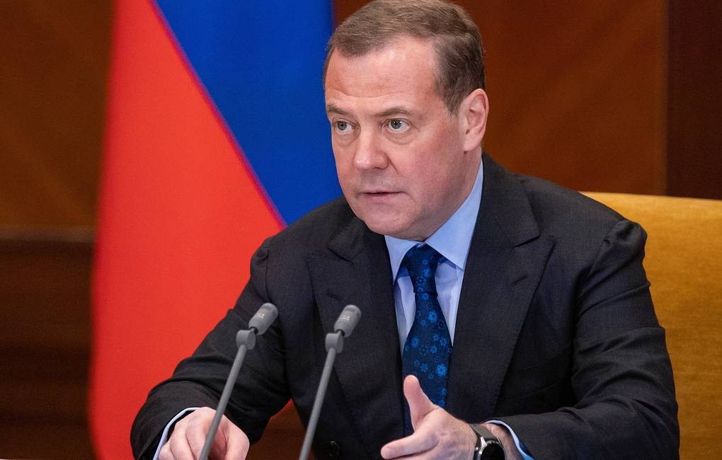 Медведев обясни защо мирните преговори са много опасни за Зеленски