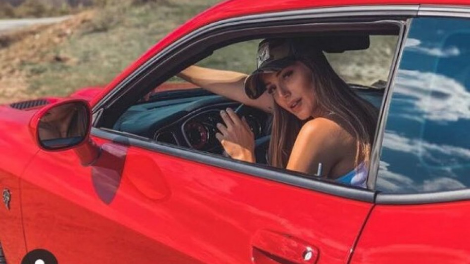 Отново закопчаха Алекс Богданска, но този път тя показа... СНИМКИ