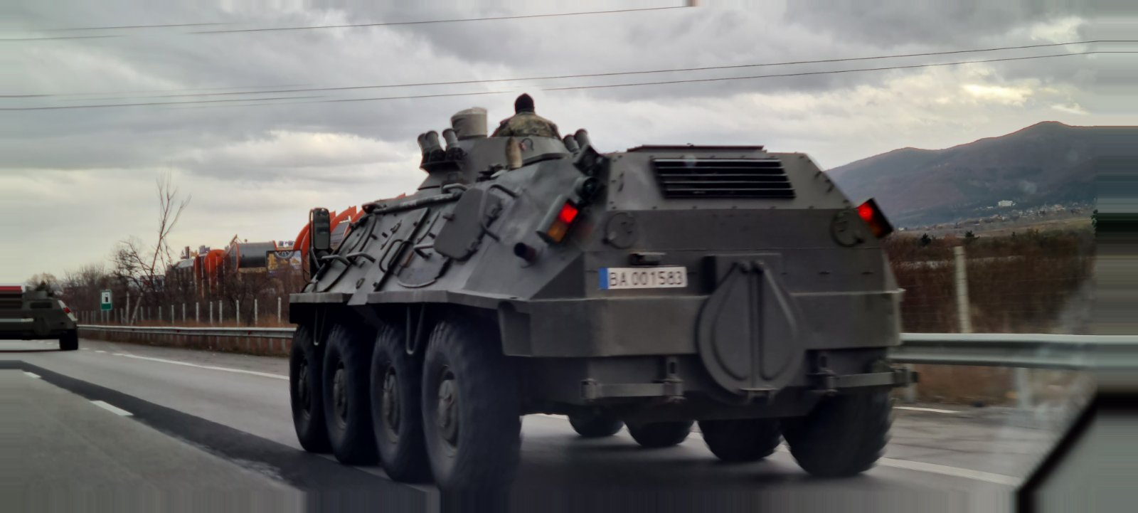 Какво се случва? Бронетранспортьори тръгнаха по Околовръстното на София СНИМКИ