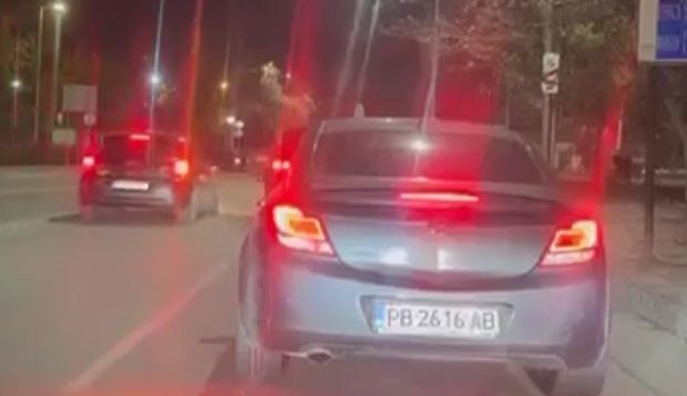 Шофьорка побесня: Луди ли сте?! Това нормално ли е? ВИДЕО