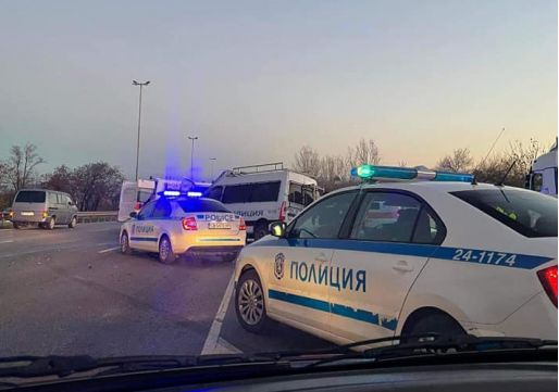 Извънредна ситуация на Околовръстното на София, гъмжи от полиция ВИДЕО