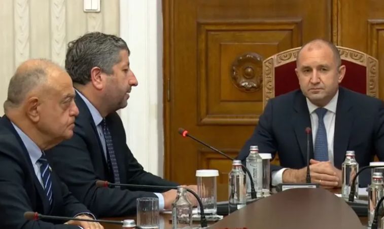 Радев направи ДБ на салата, а Иво Мирчев го настърга на рендето, но какво следва