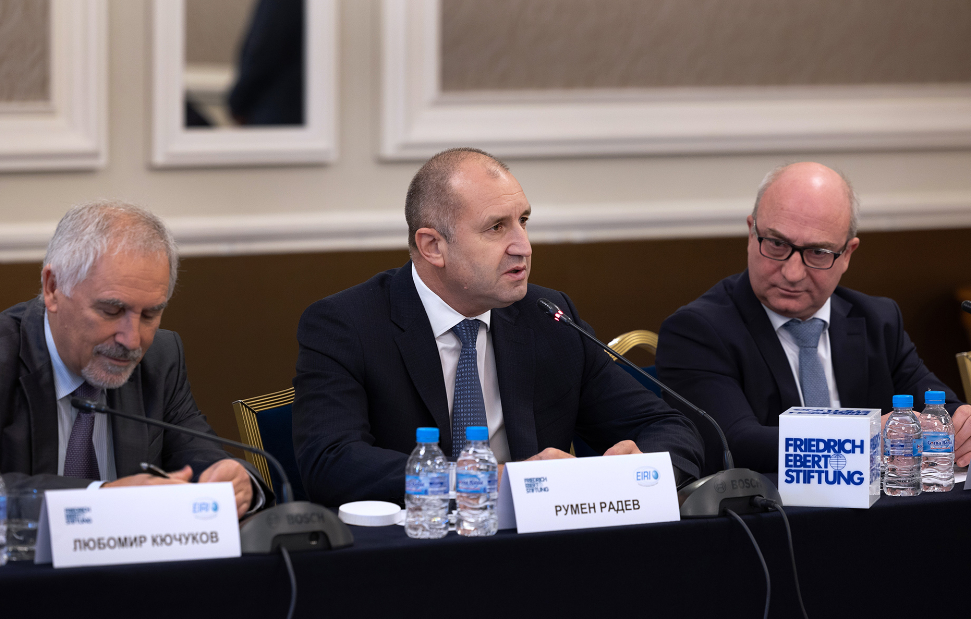 Румен Радев със силни думи за войната в Украйна, призова за незабавно...