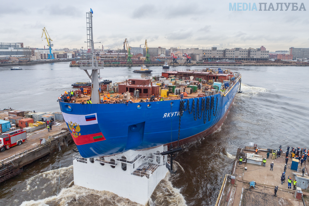 Русия пусна на вода гитантския атомен ледоразбивач "Якутия" пред погледа на Путин ВИДЕО