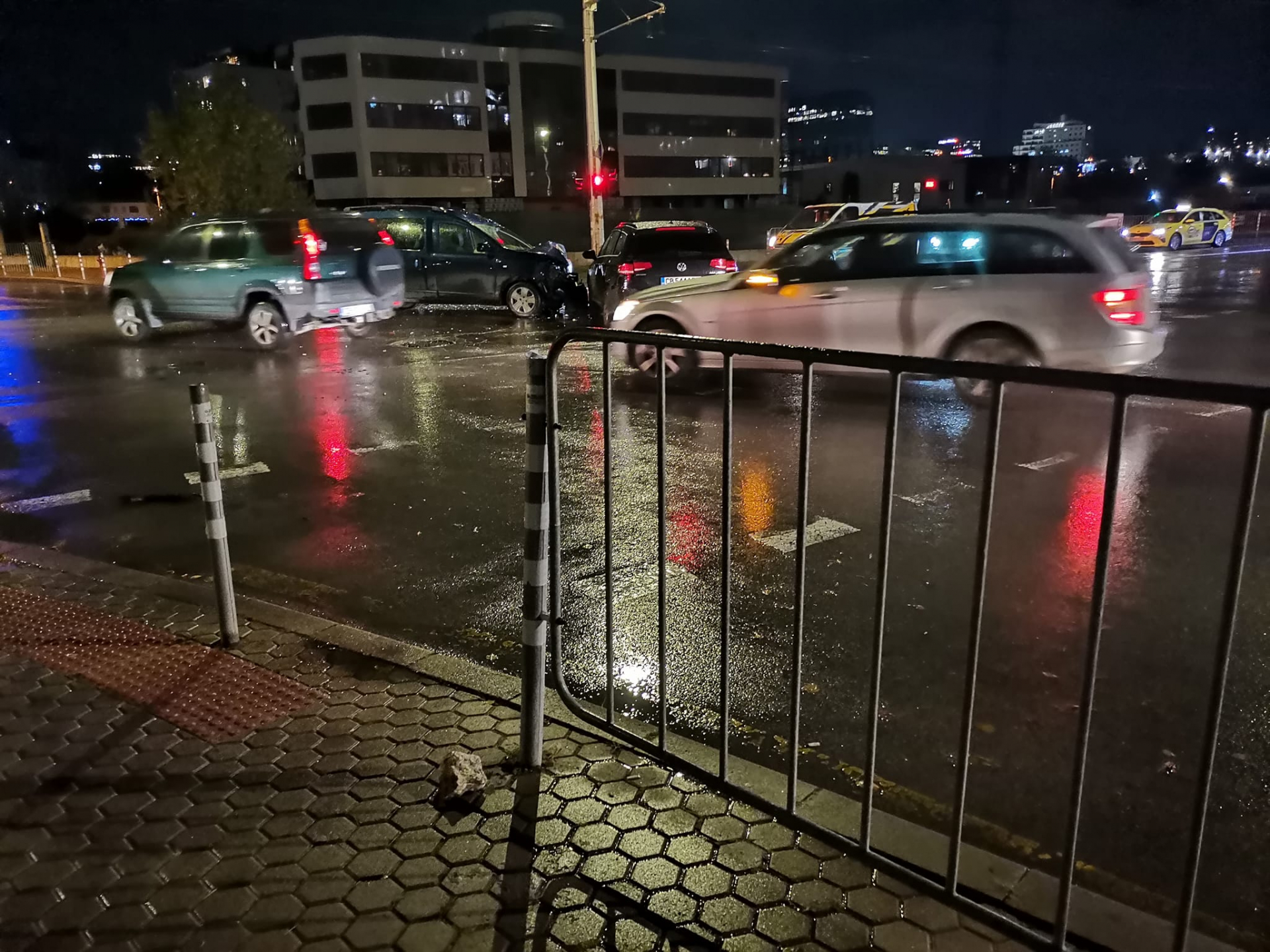 Адско верижно меле в столицата СНИМКИ 