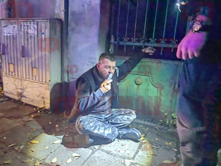  Бясната гонка по бургаските улици завърши с куп закопчани, шофьорът камикадзе се забил в... ВИДЕО 