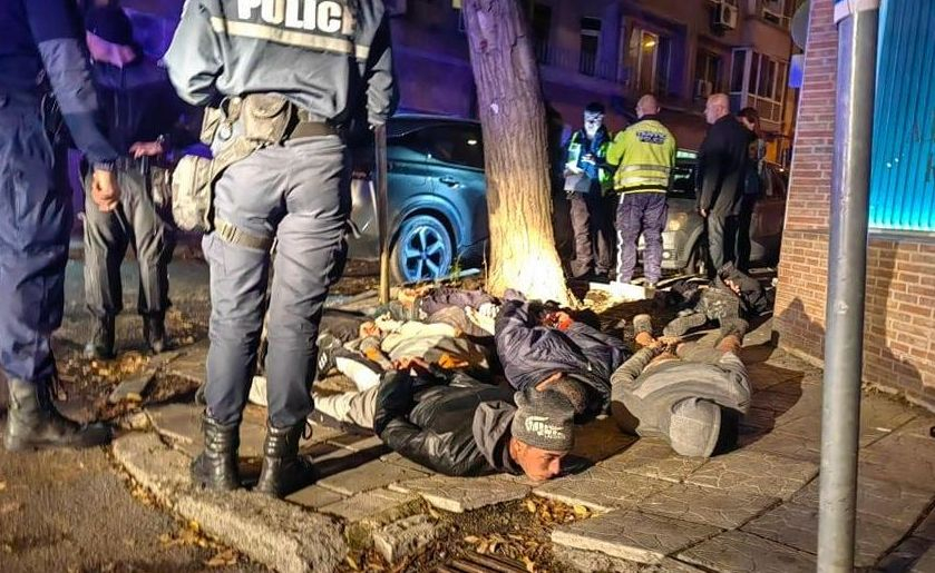 Още дирят избягалия след гонката с полицията мигрант в Бургас ВИДЕО