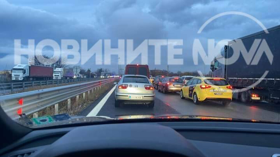 Развръзка с гонката на "Тракия"! Дива полякиня фучи с 200 км/ч към "Калотина" с мигранти, но край Драгоман...
