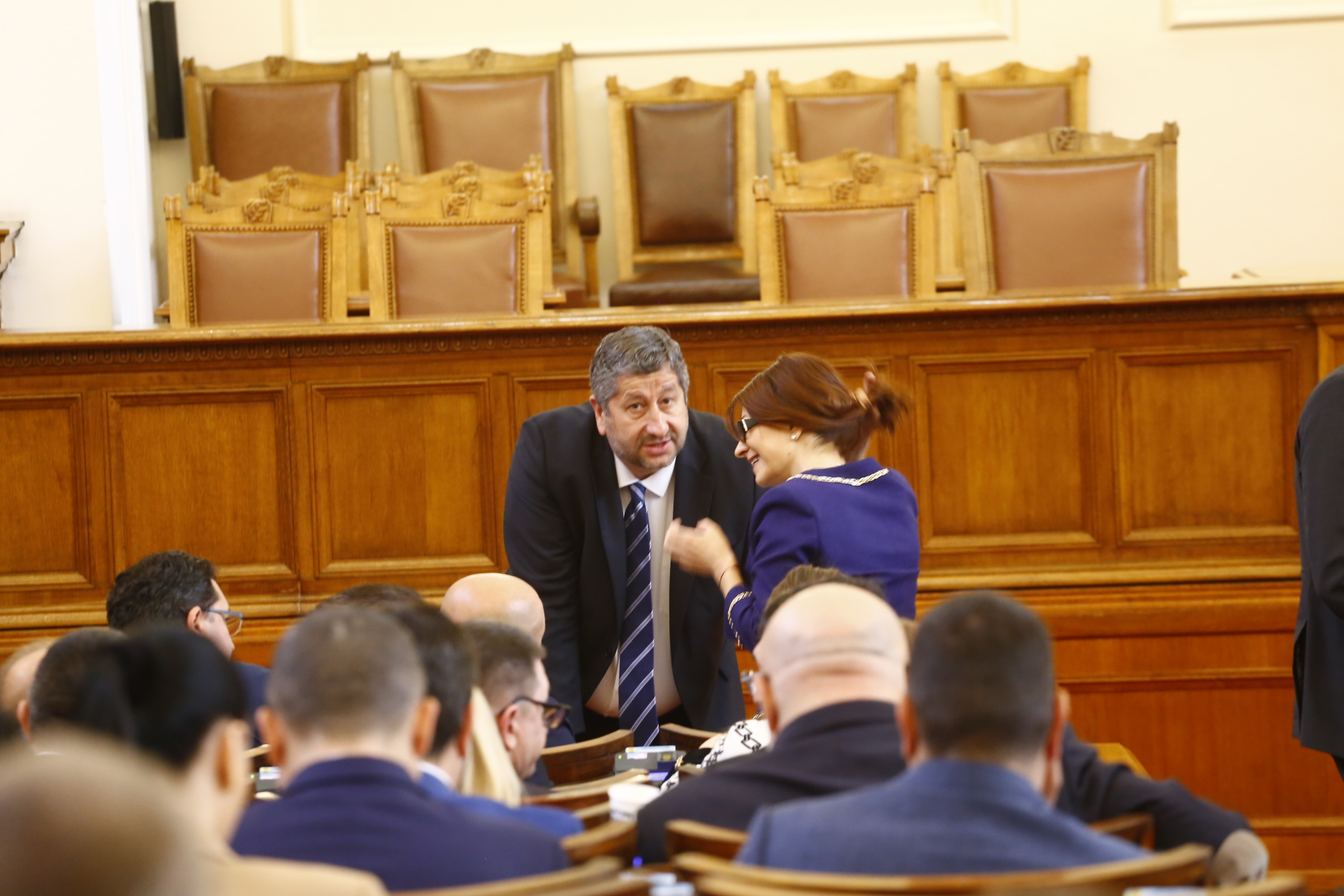 ГЕРБ поставя 3 тежки условия на ДБ за кабинет